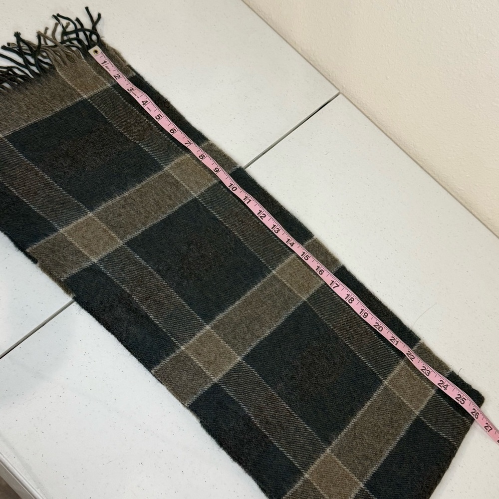 Geoffrey Beene Men’s Scarf Pure New Wool Grey and Tan Plaid Fringe - Picture 4 of 5
